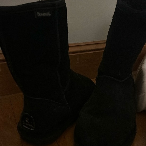 mid bearpaw black boots, good condition, size 7 women’s - Picture 1 of 1